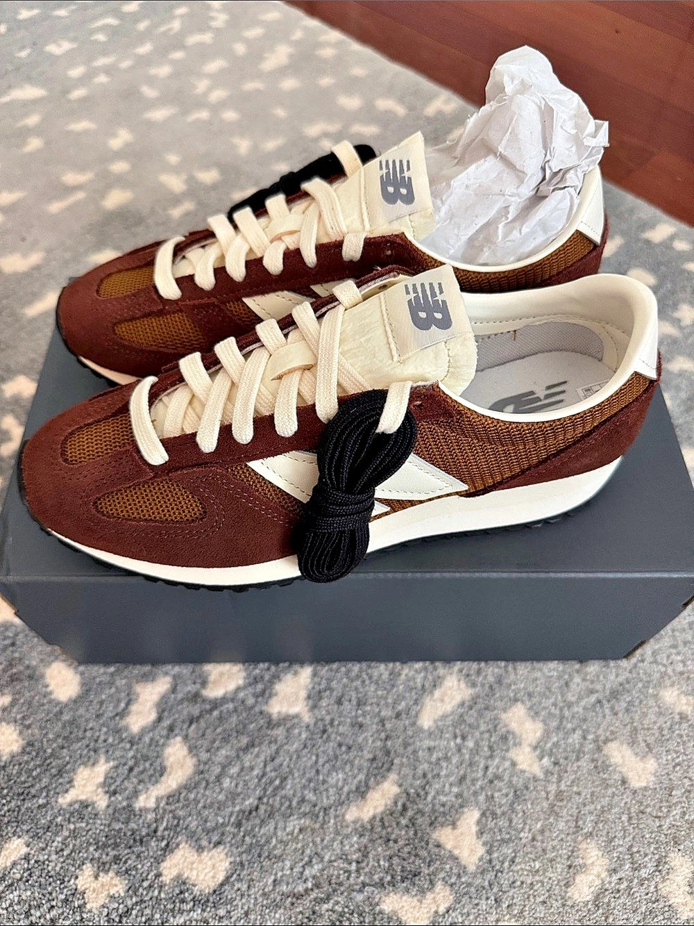 Sézane x New Balance 327 Women's Brown & White Sneakers US 5.5 Unisex size